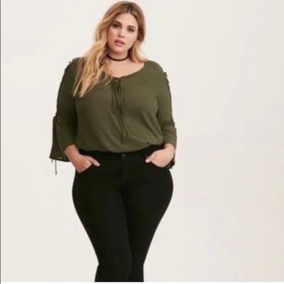TORRID Lace-Up Sleeve Challis Blouse in Dark Olive Green Top - Picture 4 of 10